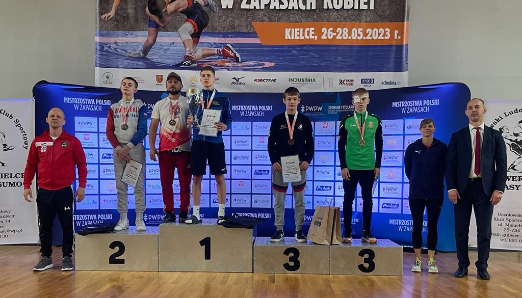 57 kg młodzików podium