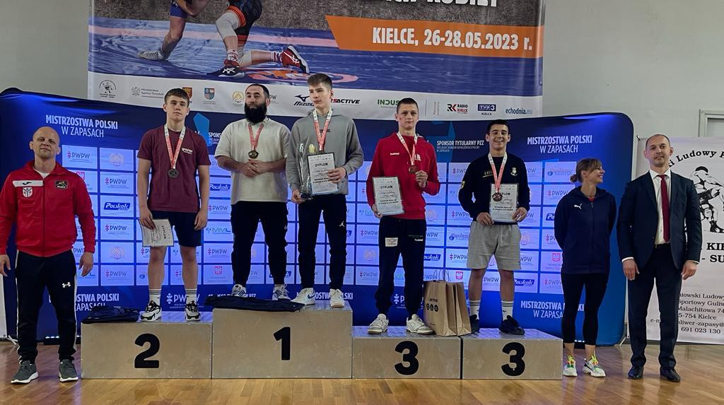 62 kg młodzików podium