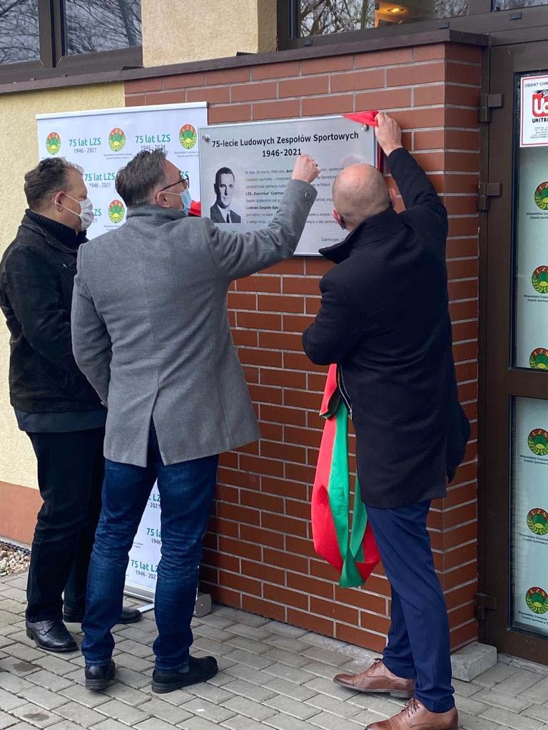 Odsłonięcie pamiątkowej tablicy Jubileuszu 75-lecia LZS