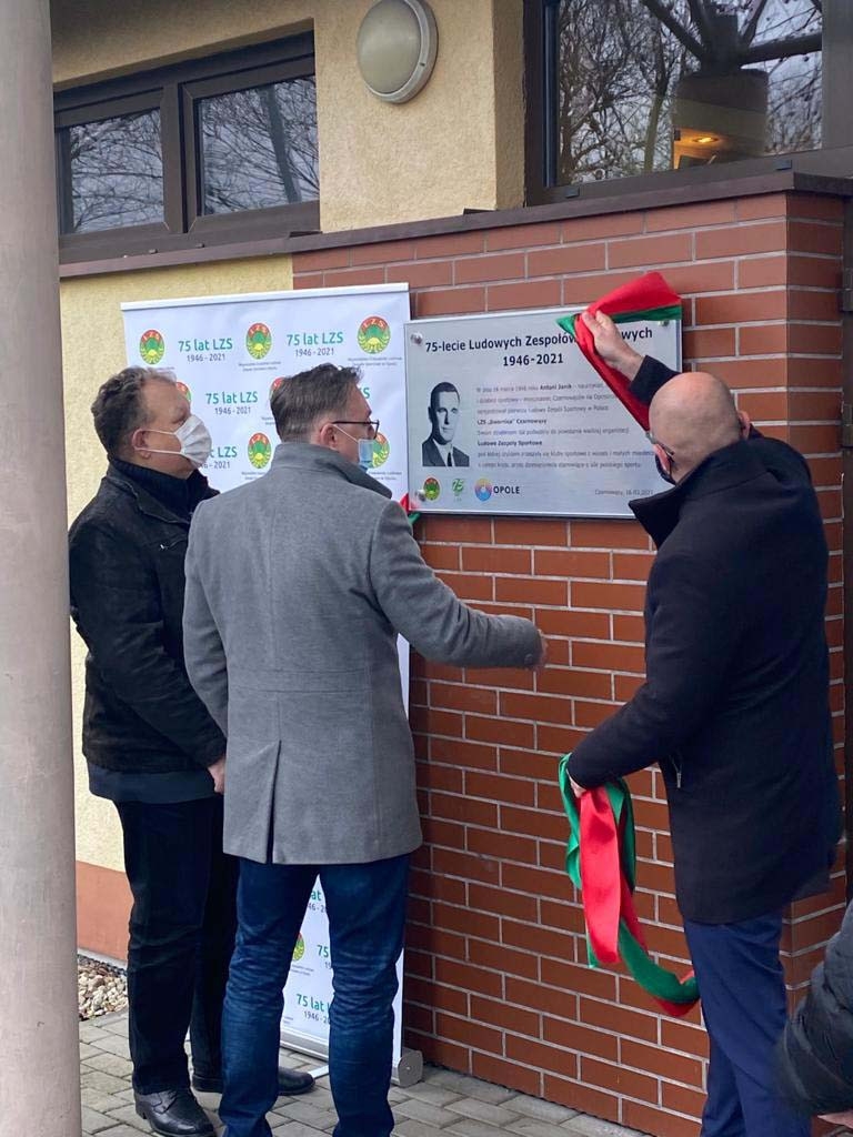 Odsłonięcie pamiątkowej tablicy Jubileuszu 75-lecia LZS_1
